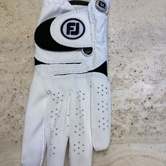 FootJoy Women's WeatherSof Two Regular Left Med. Large Golf‎ Gloves - Picture 3 of 6